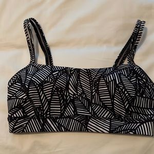 Lululemon- black & white sports bra - Size 6
